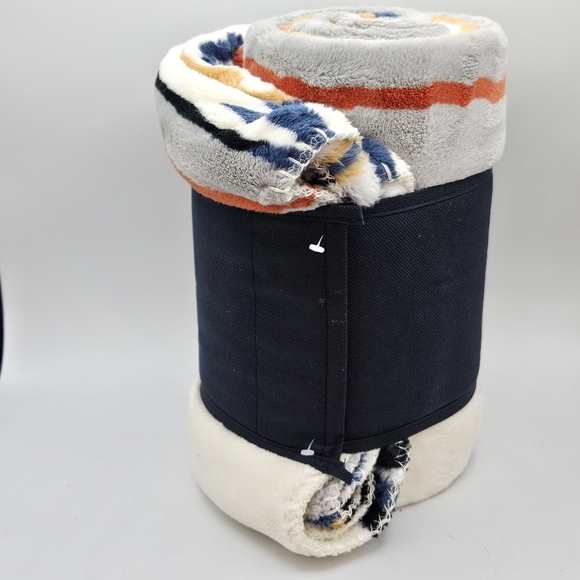 Pendleton aztec boho design fleece throw blanket 50" by 70" - Picture 8 of 13